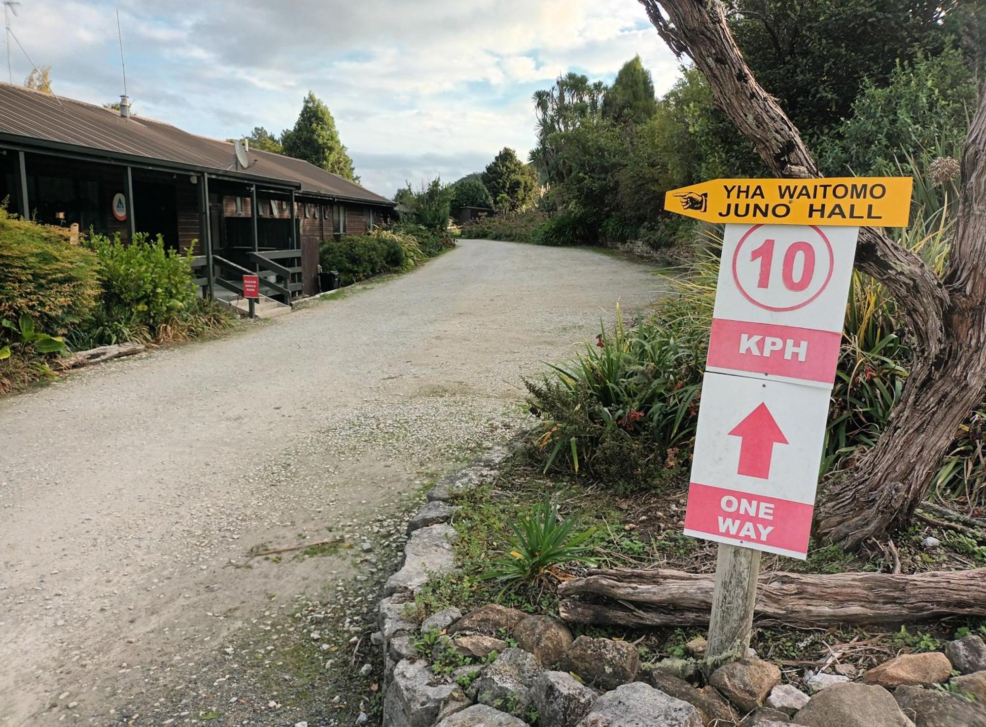 Junohall Backpackers Cavernas de Waitomo Exterior foto